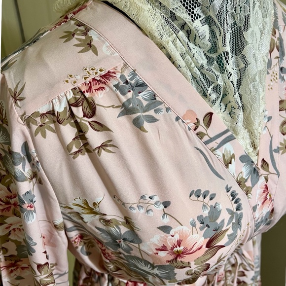 Beautiful Blush floral print tiered midi dress - Picture 5 of 7